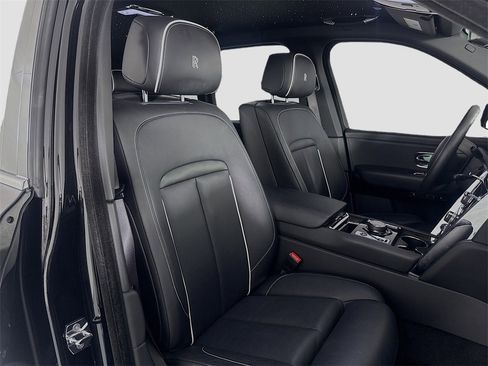 Used 2024 Rolls-Royce Cullinan image 30