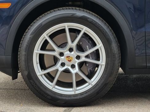 Used 2024 Porsche Cayenne AWD/4WD image 9