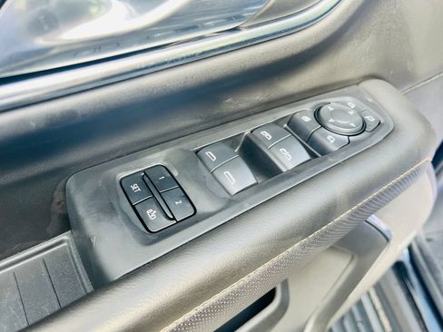 Used 2024 GMC Yukon XL AT4 w/ Technology Package AWD/4WD image 17