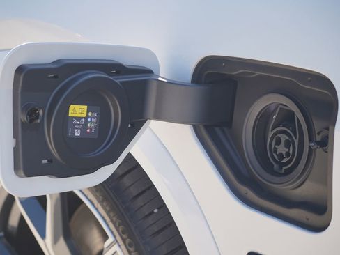 New 2026 BMW X5 xDrive50e w/ M Sport Package image 6