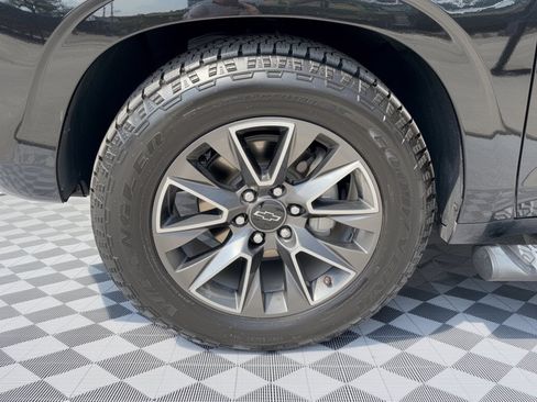 Certified 2024 Chevrolet Suburban Z71 w/ Off-Road Capability Package AWD/4WD image 13