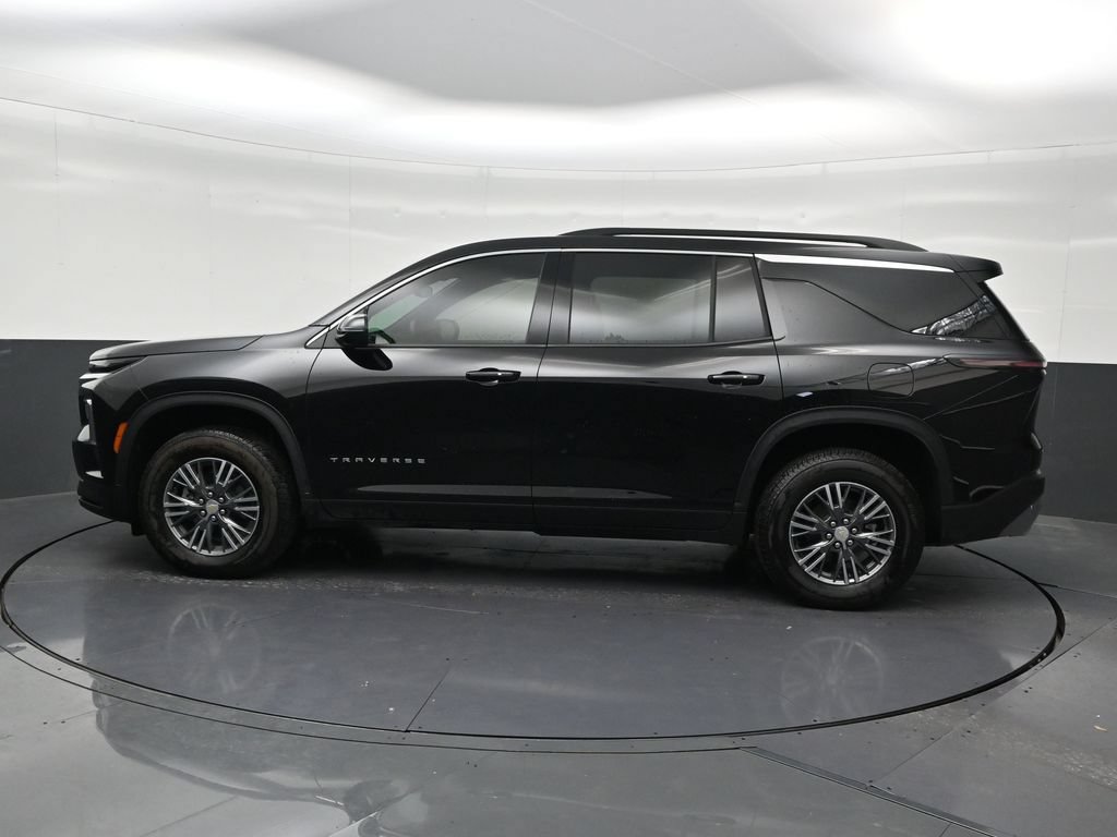 Used 2026 Chevrolet Traverse LT FWD image 2