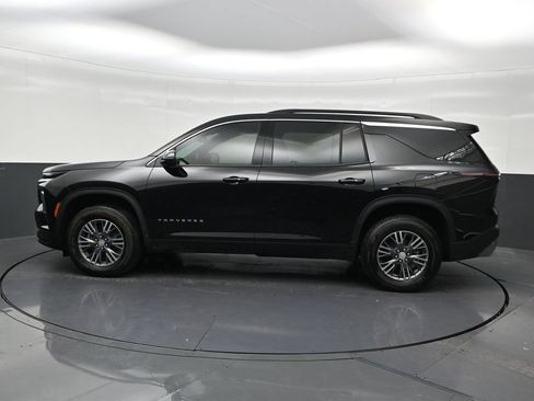 Used 2026 Chevrolet Traverse LT FWD image 2