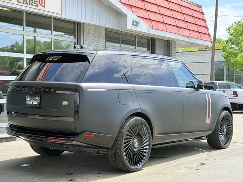 Used 2022 Land Rover Range Rover Long Wheelbase SE image 3