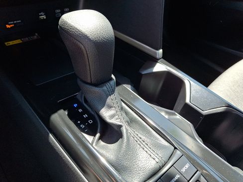 Used 2025 Toyota Camry LE w/ Convenience Package FWD image 15