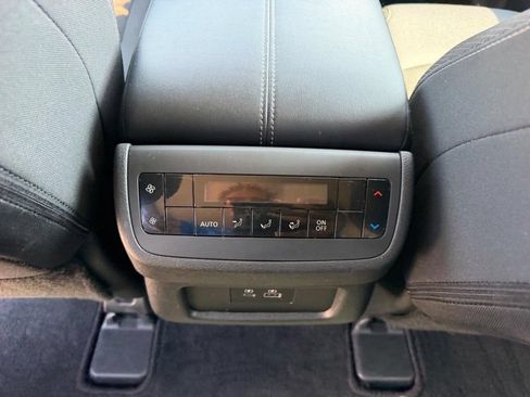Used 2024 Nissan Pathfinder SV AWD/4WD image 9