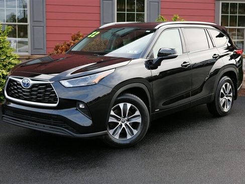 Used 2022 Toyota Highlander XLE image 1
