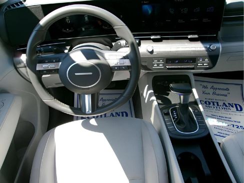 Used 2025 Hyundai Kona SEL image 11