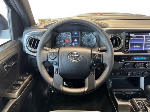 Used 2022 Toyota Tacoma TRD Sport w/ Technology Package RWD image 12