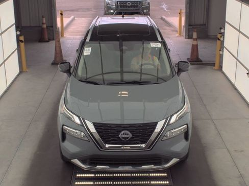 Used 2023 Nissan Rogue Platinum image 2