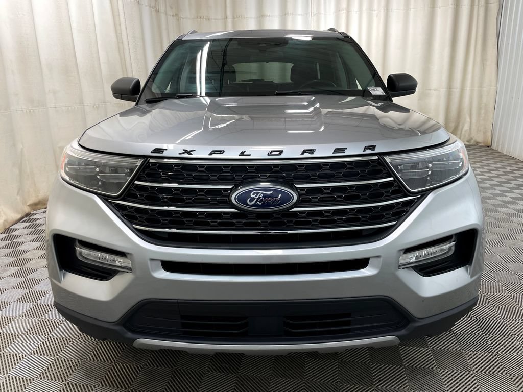 Used 2020 Ford Explorer XLT w/ Equipment Group 202A AWD/4WD image 16