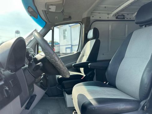 Used 2008 Dodge Sprinter 2500 RWD image 9