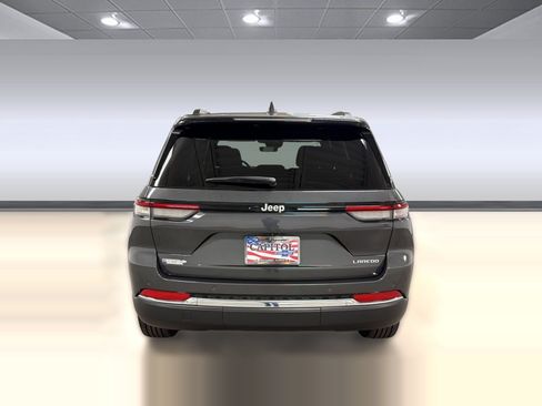 Used 2025 Jeep Grand Cherokee Laredo RWD image 9