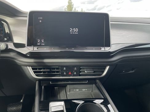 Used 2025 Volkswagen Atlas Cross Sport SE image 17