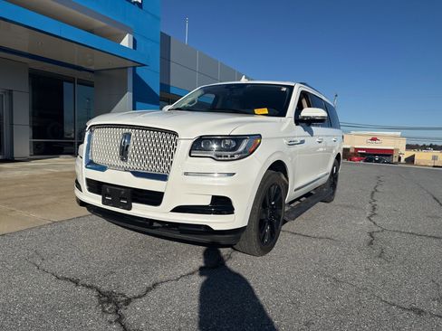 Used 2022 Lincoln Navigator Reserve image 1