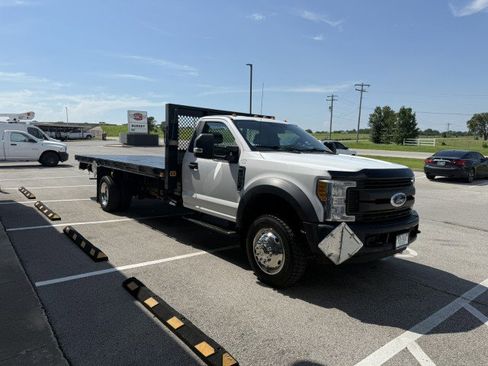 Used 2017 Ford F550 2WD Regular Cab Super Duty image 4