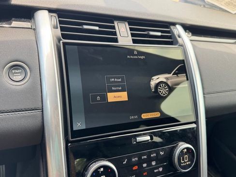 Used 2025 Land Rover Discovery S AWD/4WD image 19