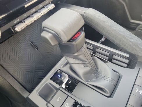 Certified 2025 Toyota Tacoma TRD Off-Road image 27