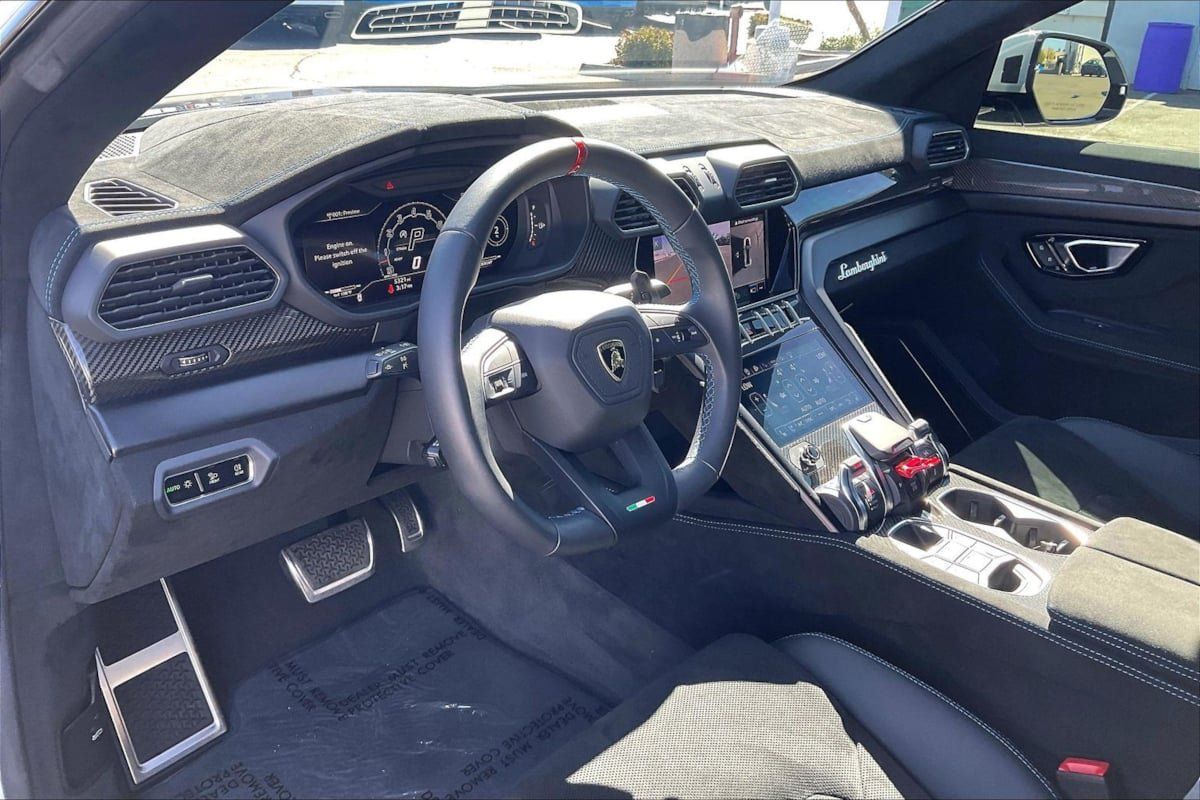 Used 2023 Lamborghini Urus Performante AWD/4WD image 11