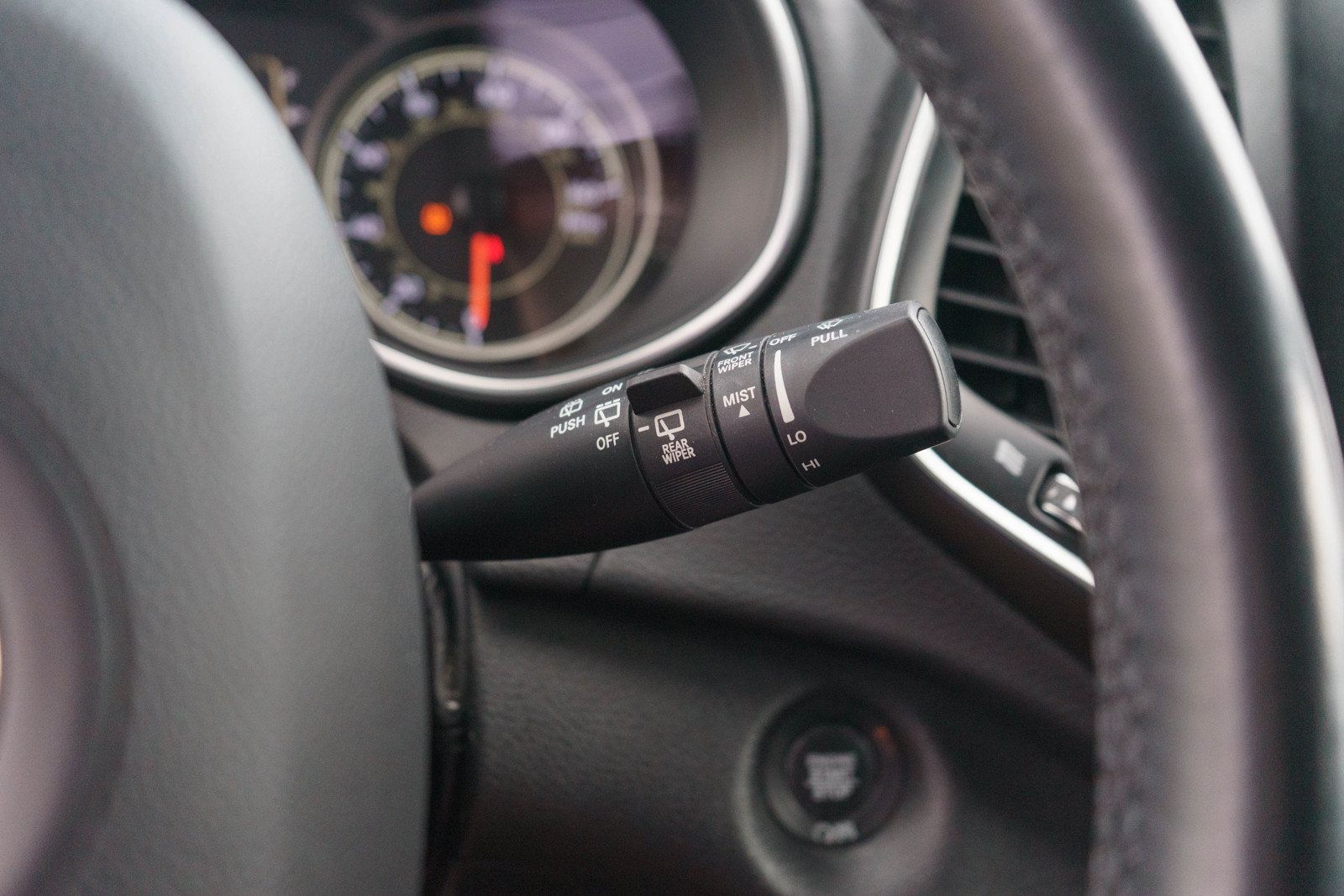 Used 2019 Jeep Cherokee Latitude Plus FWD image 24