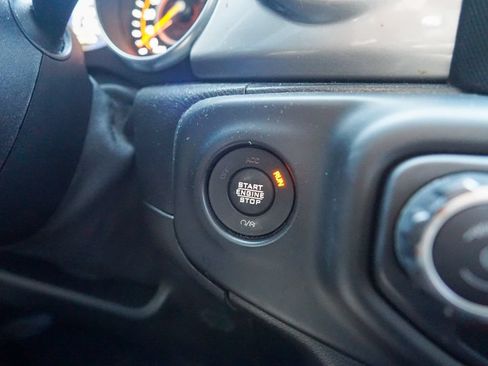 Used 2020 Jeep Gladiator Overland AWD/4WD image 22