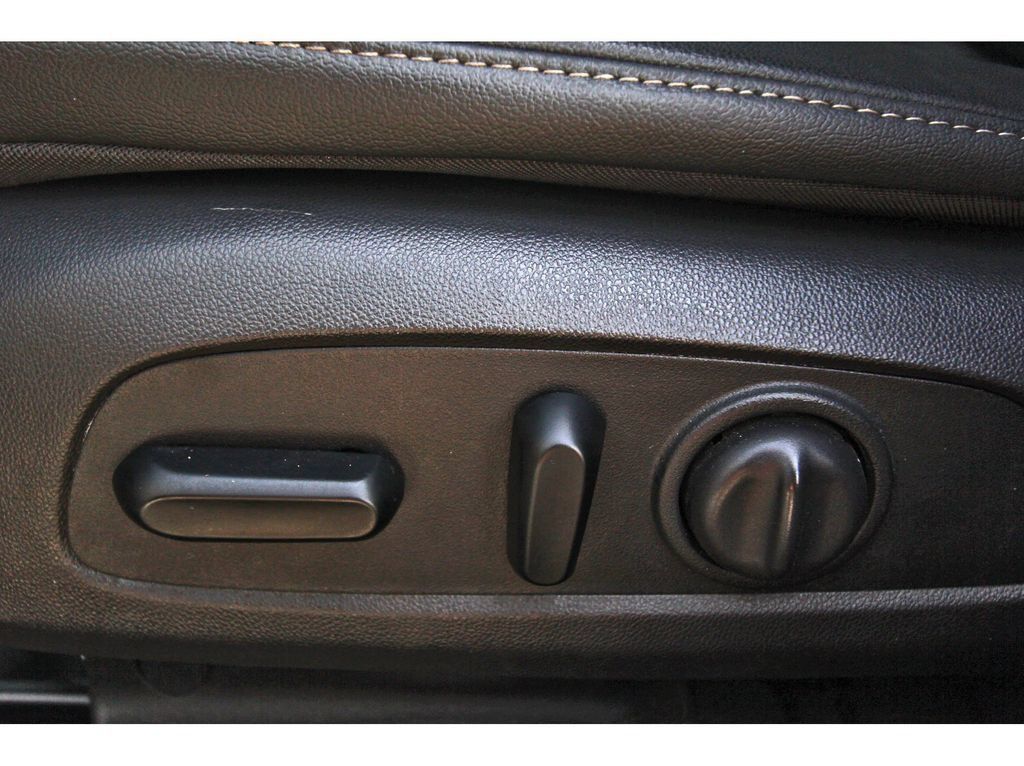 Used 2025 Chevrolet Trax ACTIV w/ Sunroof Package FWD image 26