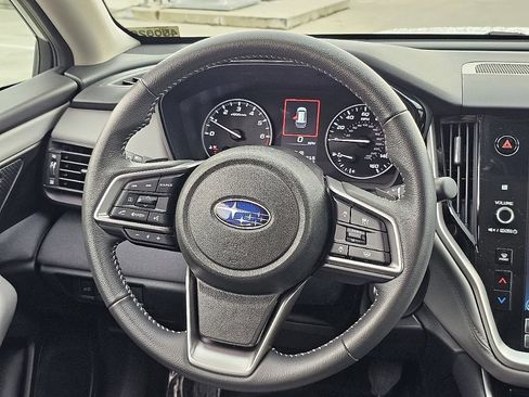 Used 2025 Subaru Outback Premium image 34