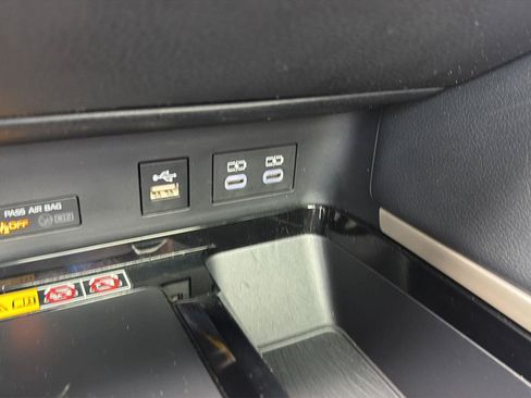 Used 2025 Toyota Camry Hybrid FWD image 32