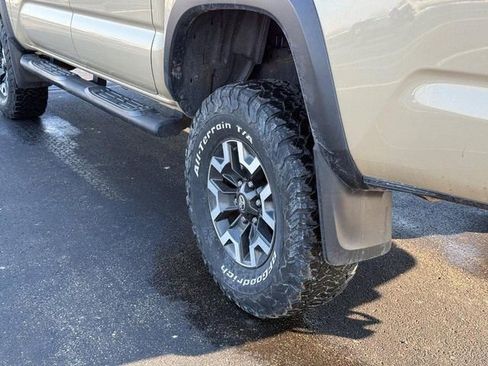 Used 2017 Toyota Tacoma TRD Off-Road w/ Tow Package image 6