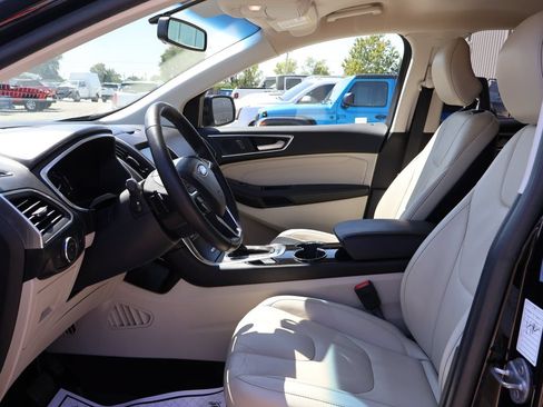 Used 2017 Ford Edge Titanium w/ Technology Package AWD/4WD image 22