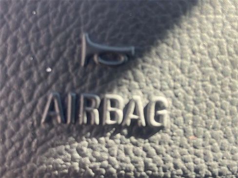 Used 2022 Chevrolet Colorado LT image 30