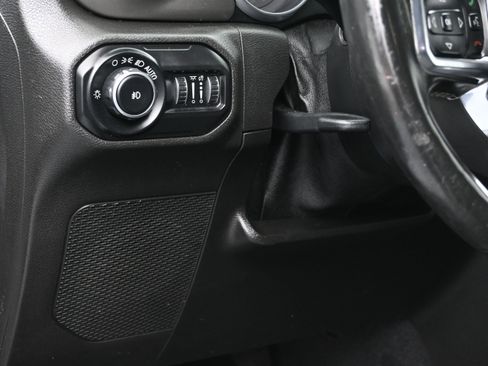 Used 2018 Jeep Wrangler Unlimited Sahara AWD/4WD image 23