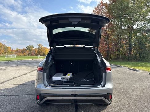 Certified 2026 Jaguar F-PACE R-Dynamic S AWD/4WD image 9