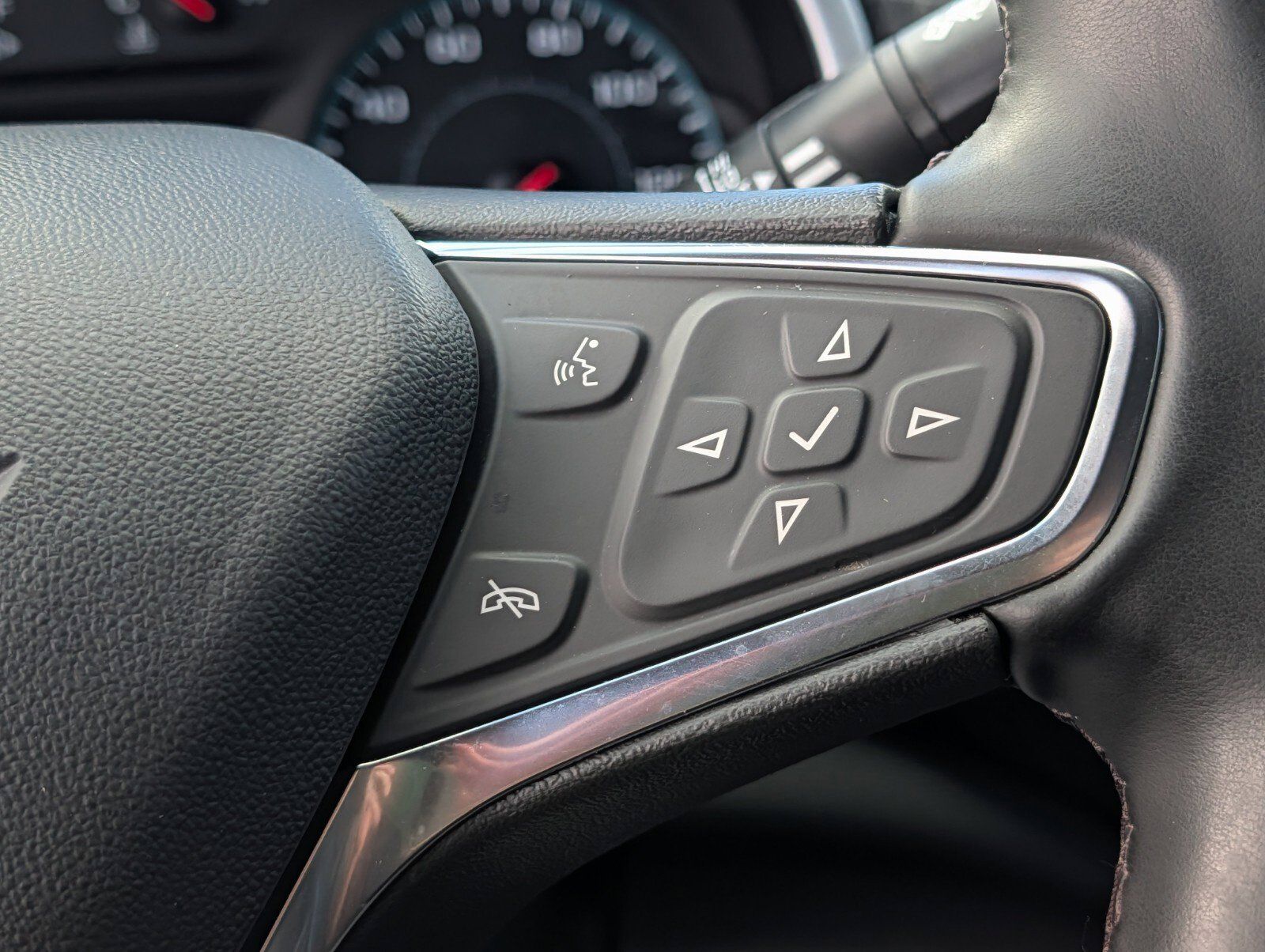 Used 2025 Chevrolet Malibu RS FWD image 28