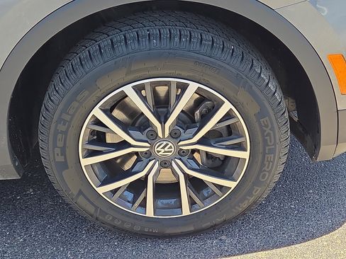 Used 2020 Volkswagen Tiguan SE AWD/4WD image 7
