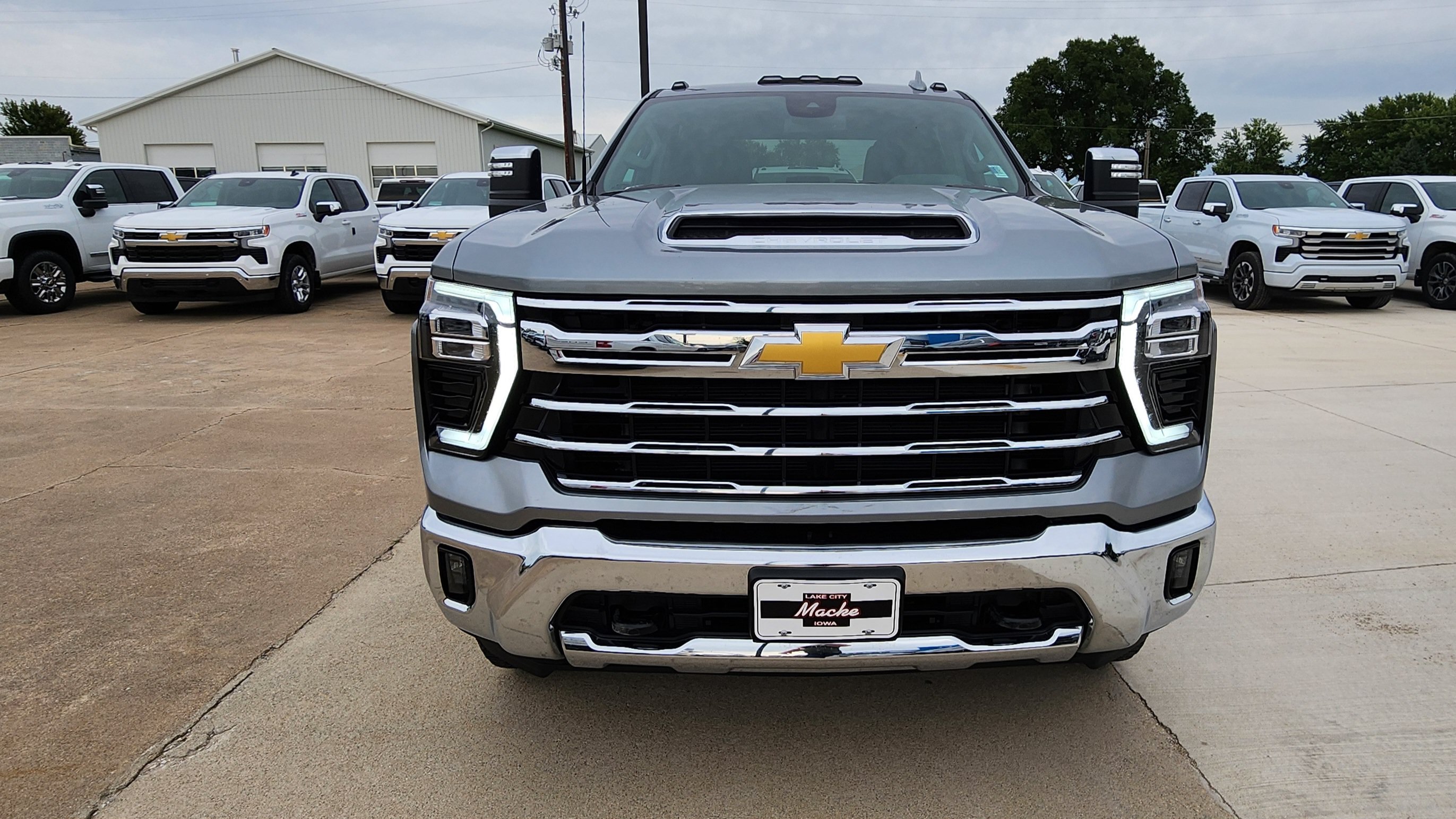 Certified 2026 Chevrolet Silverado 2500 LTZ w/ LTZ Convenience Package AWD/4WD image 2