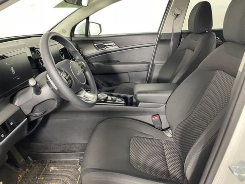 Used 2023 Kia Sportage LX image 2