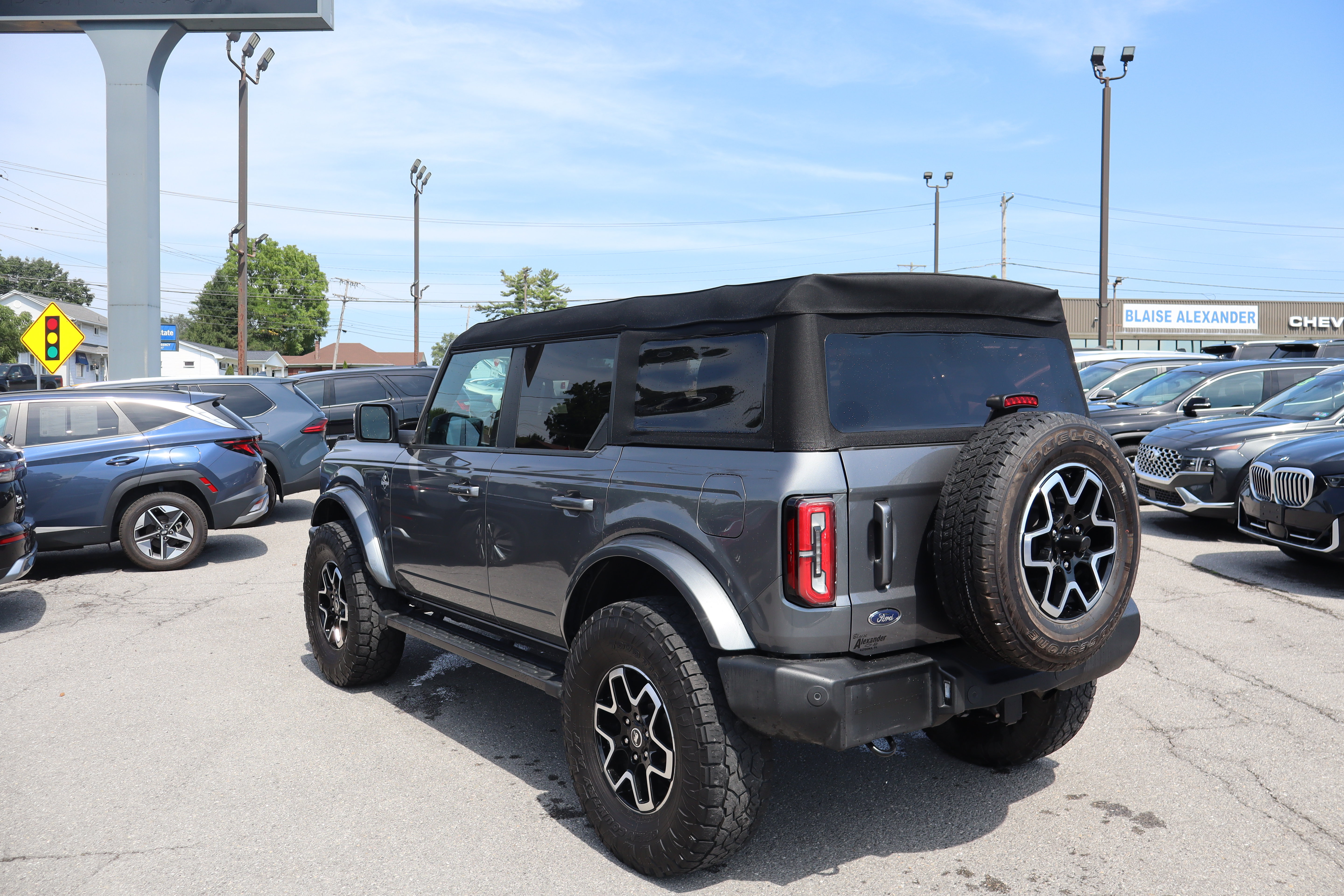 Used 2024 Ford Bronco Outer Banks AWD/4WD image 6