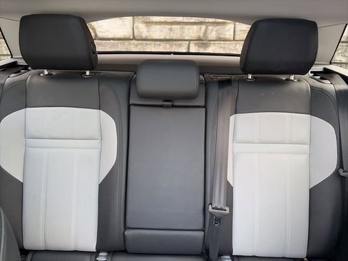 Used 2023 Land Rover Range Rover Evoque R-Dynamic SE image 13