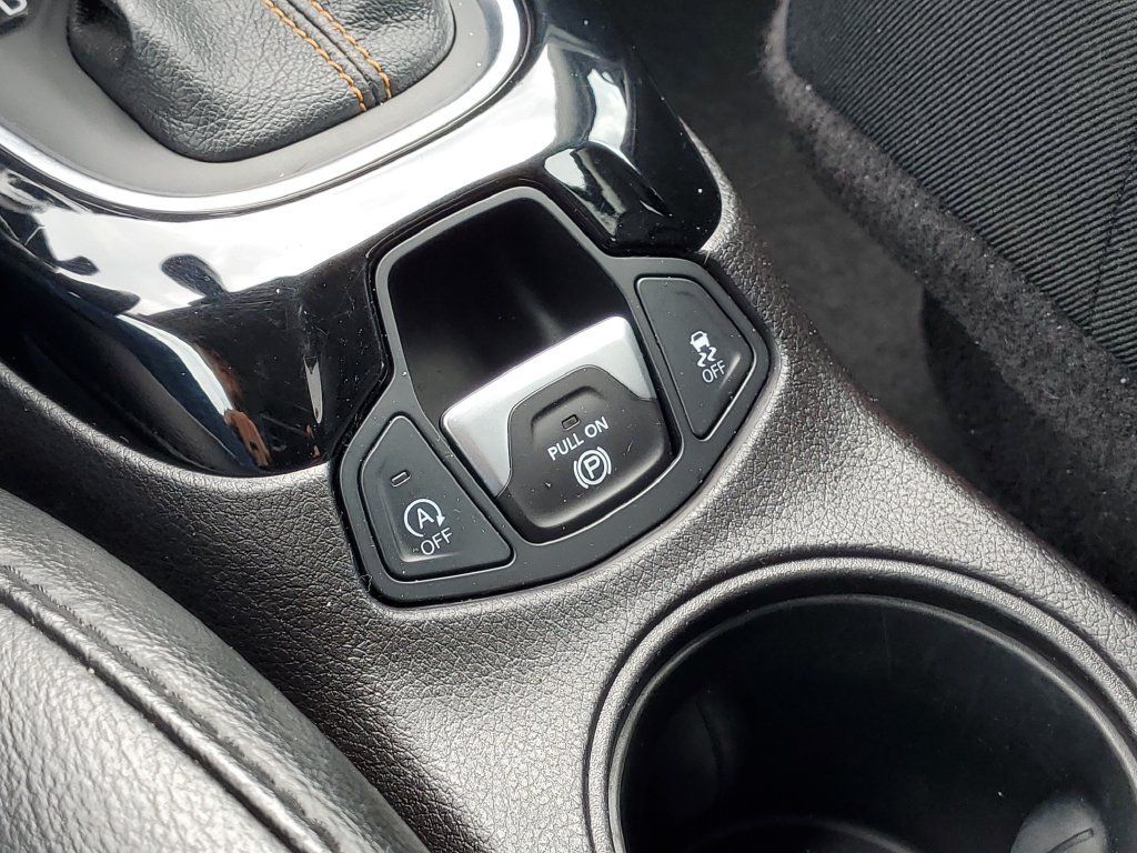 Used 2018 Jeep Compass Limited w/ Navigation Group AWD/4WD image 28