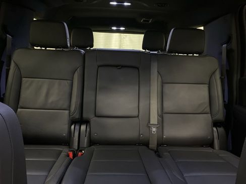 Used 2025 Chevrolet Suburban Z71 AWD/4WD image 18