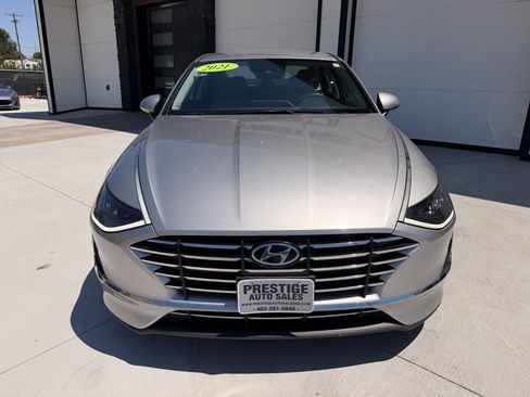 Used 2021 Hyundai Sonata SE FWD image 2