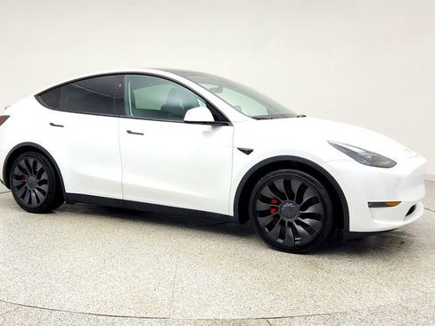 Used 2025 Tesla Model Y Performance image 3