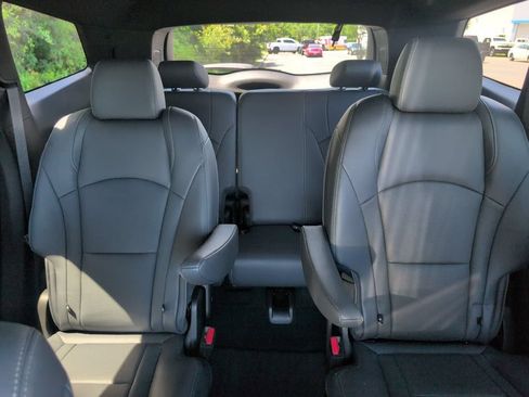 Used 2023 Buick Enclave Essence w/ Experience Buick Package FWD image 29