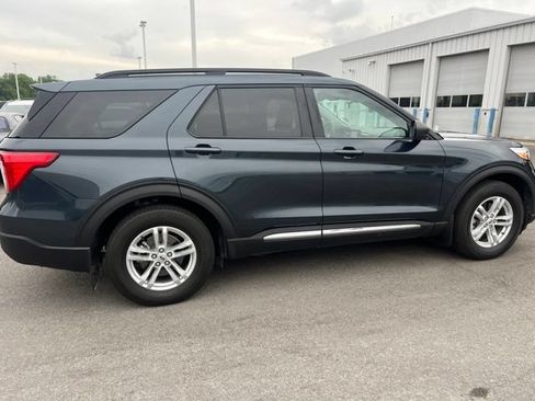 Used 2022 Ford Explorer XLT w/ Equipment Group 202A RWD image 9