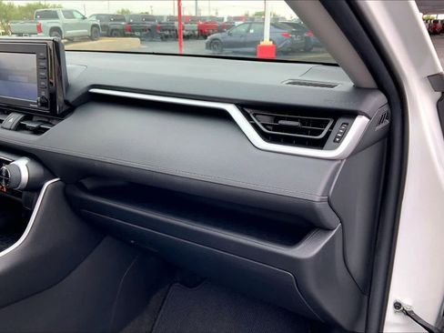 Used 2021 Toyota RAV4 XLE w/ Convenience Package image 19