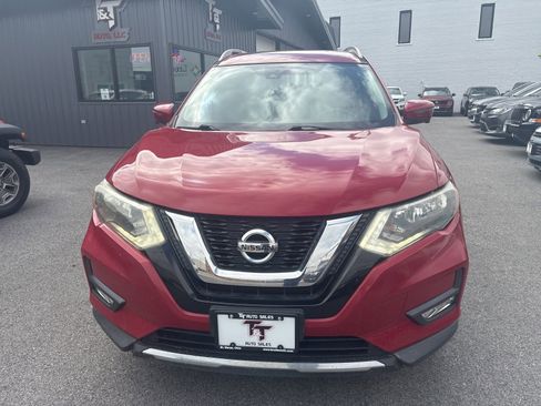 Used 2017 Nissan Rogue SL image 2