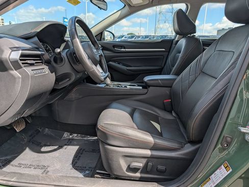 Used 2025 Nissan Altima 2.5 SR w/ SR Premium Package AWD/4WD image 13