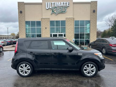 Used 2016 Kia Soul ! w/ Premium Package FWD image 1