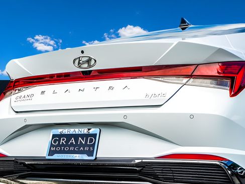 Used 2023 Hyundai Elantra Limited w/ Cargo Package FWD image 13